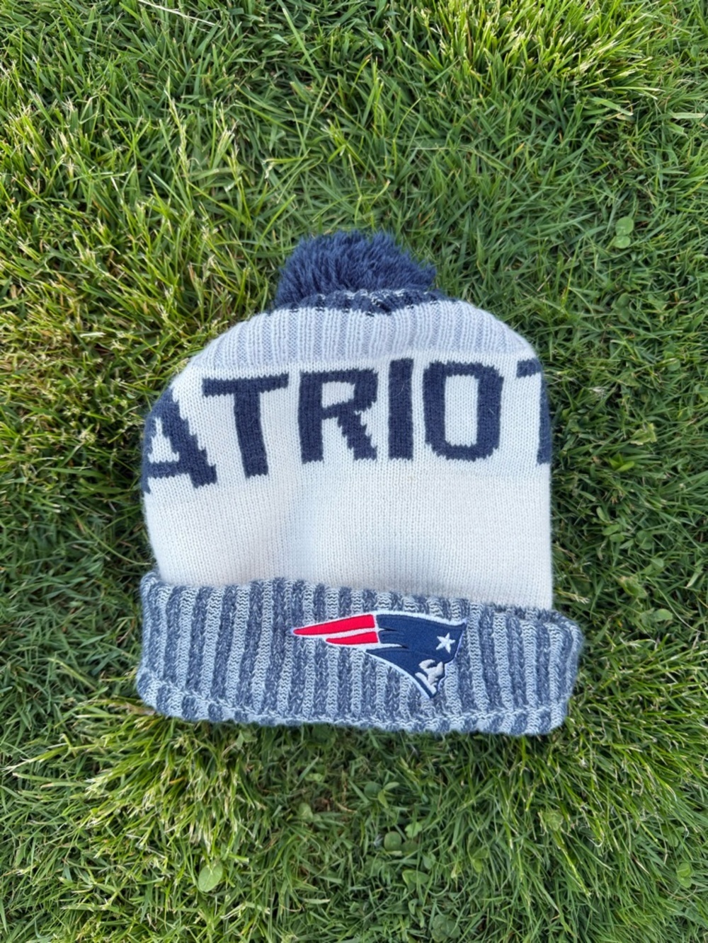 New Era New England Patriots NFL Pom Pom Knit Beanie Hat Gray One Size